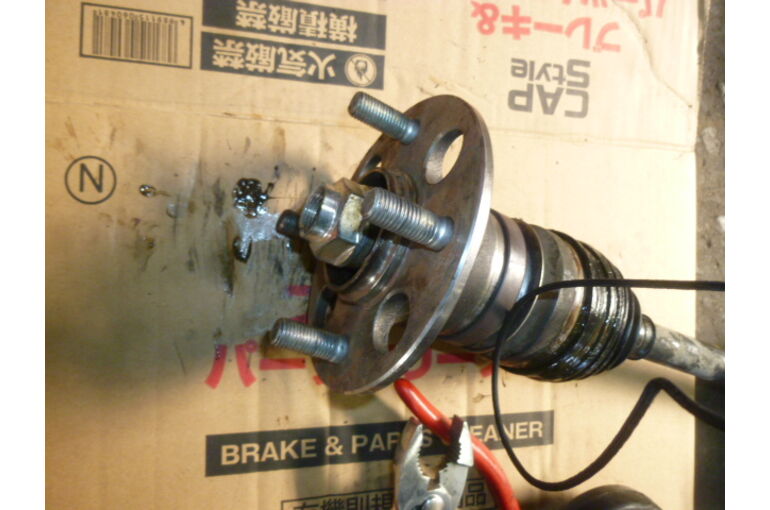 ガタや異音が出る前でよかったです。ドライブシャフトのブーツが切れ