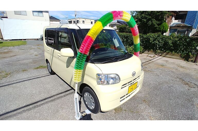 車　右前