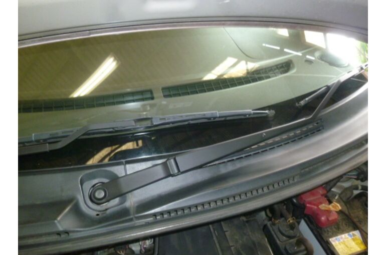 ワイパーアームってサビますよね 交換すると高いので自家塗装してみました 仕事というよりサービス扱いです スズキ Mrワゴン Mf22s 茨城 守谷 車検 点検 修理 整備 車販売 守谷で案内する車検や修理などに関する情報をブログから紹介いたします