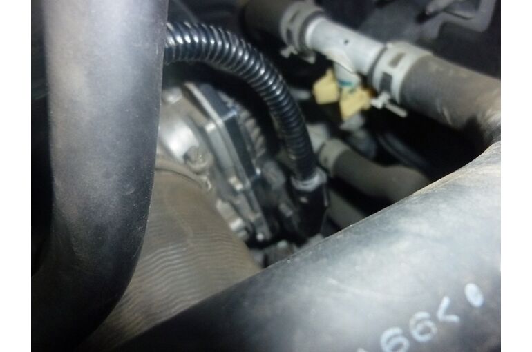 スロットルボディー