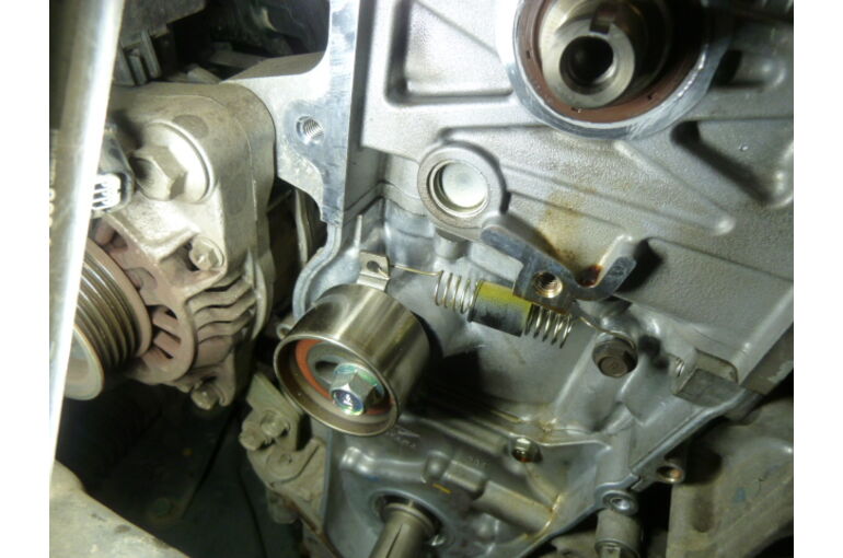 エンジンからのカタカタ音が気になるとの事で連絡をいただきました 車検も同時に実施しました ホンダ ライフ 守谷 車検 点検 修理 守谷で案内する車検や修理などに関する情報をブログから紹介いたします